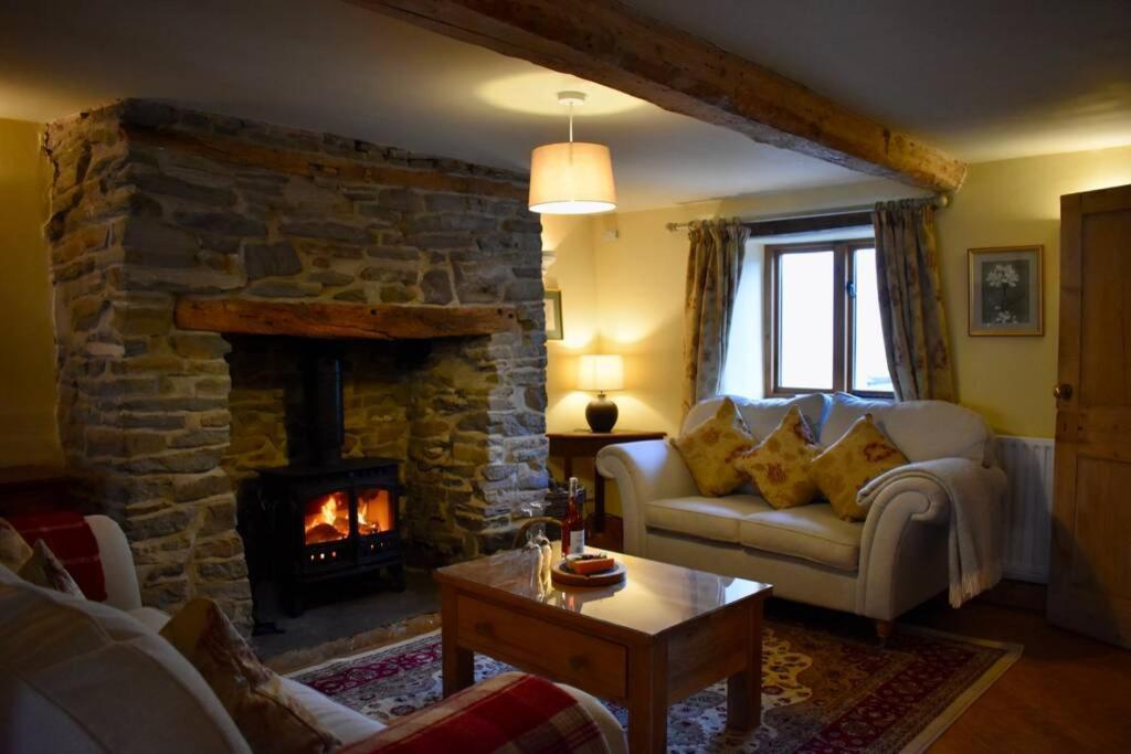 Cross Keys Cottage Holiday Let Bishop's Castle Exterior photo