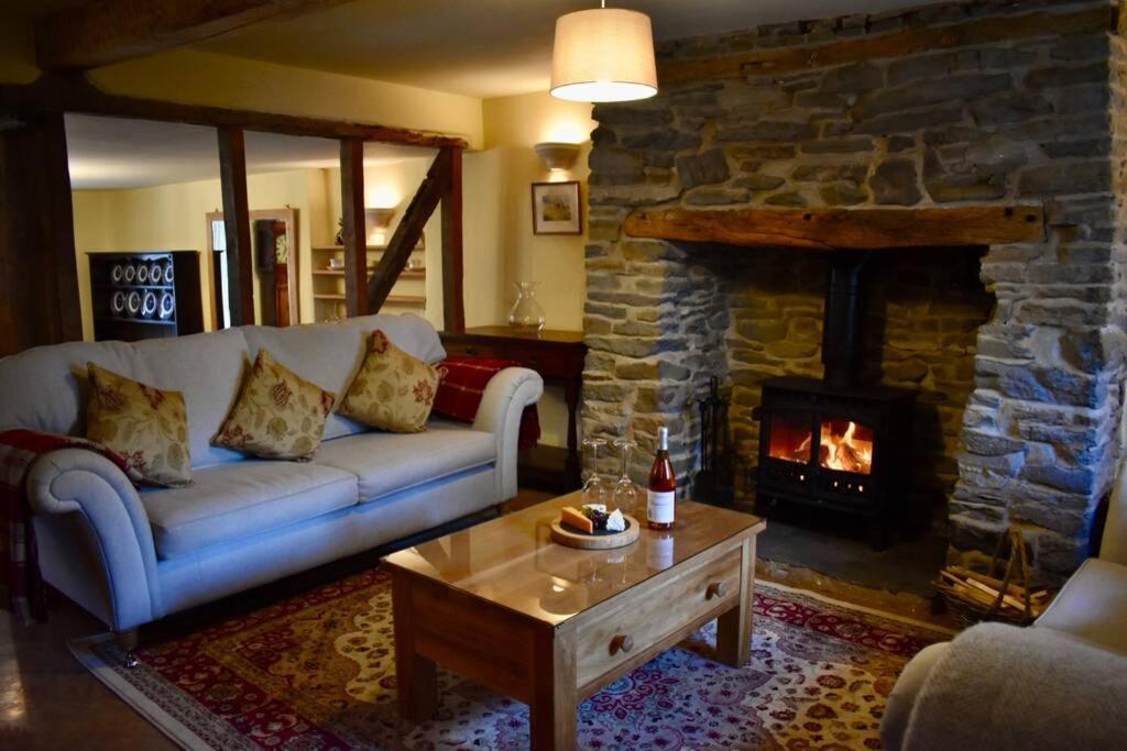 Cross Keys Cottage Holiday Let Bishop's Castle Exterior photo